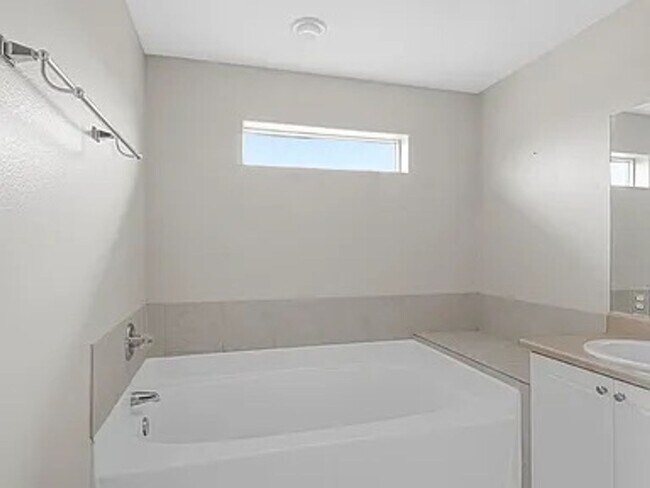 Building Photo - Single-Family House for Rent