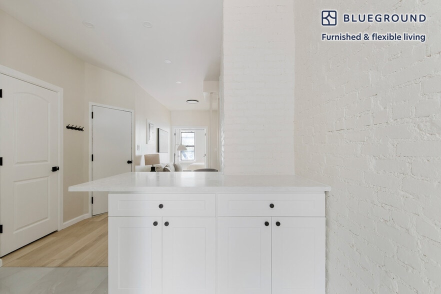 Building Photo - 251 W 18th St