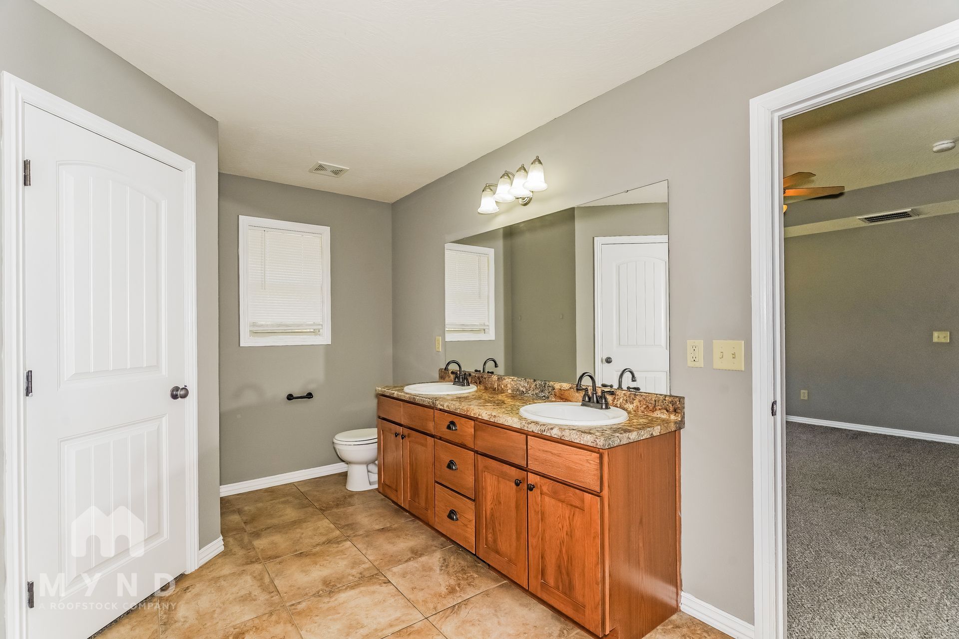 Building Photo - 4674 Oneida Dr
