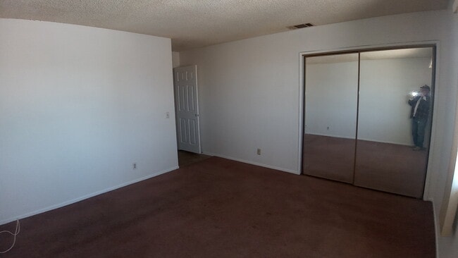Building Photo - 510 E Avenue Q2