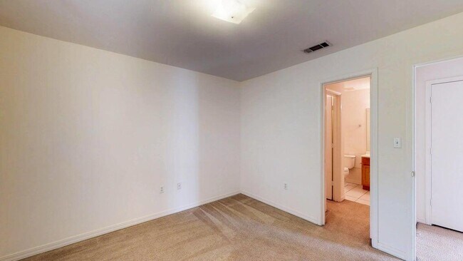 Building Photo - 895 Silverwood