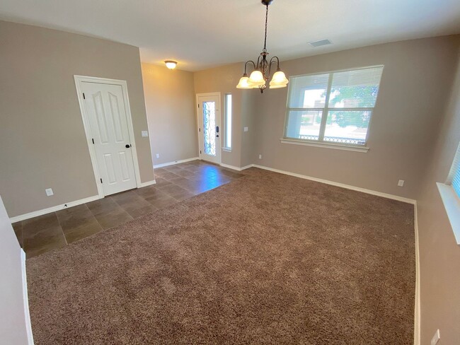 Building Photo - East El Paso LARGE 4 bed Refrig A/C!