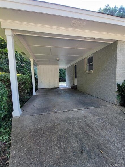 Building Photo - 558 Karen Rd