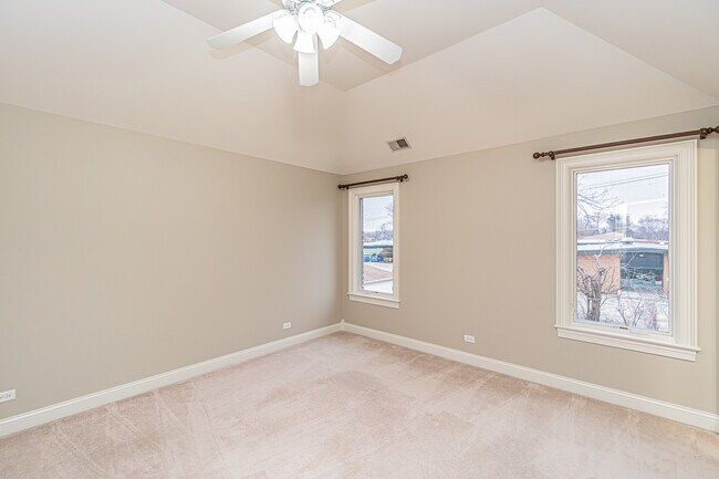 Building Photo - 361 S Elm St