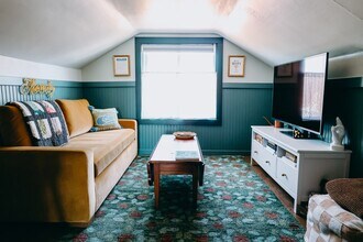 Building Photo - 845 NE 2nd St