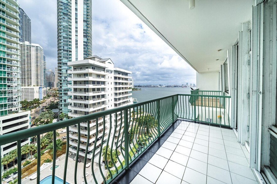 Primary Photo - 1408 Brickell Bay Dr