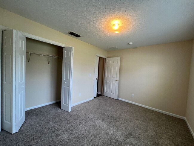 Building Photo - $1595 3/2 - R Section in Palm Coast - Avai...