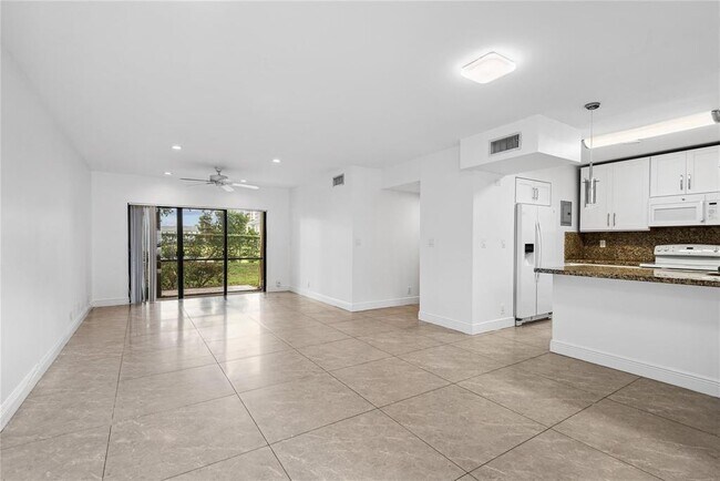 Building Photo - 9150 NW 38th Dr