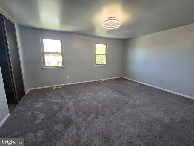 Building Photo - 878 WILLIAMS