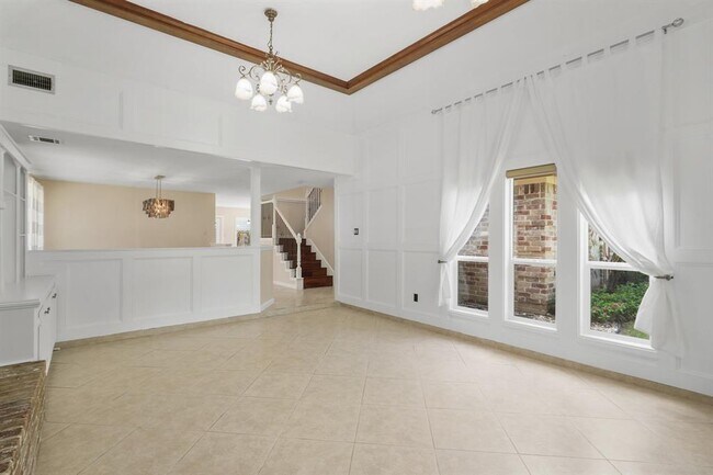 Building Photo - 907 Dominion Dr