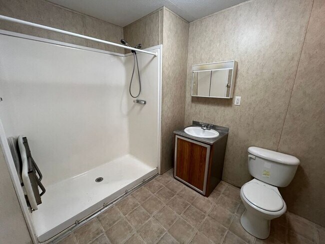 Building Photo - 141 Genes Ln
