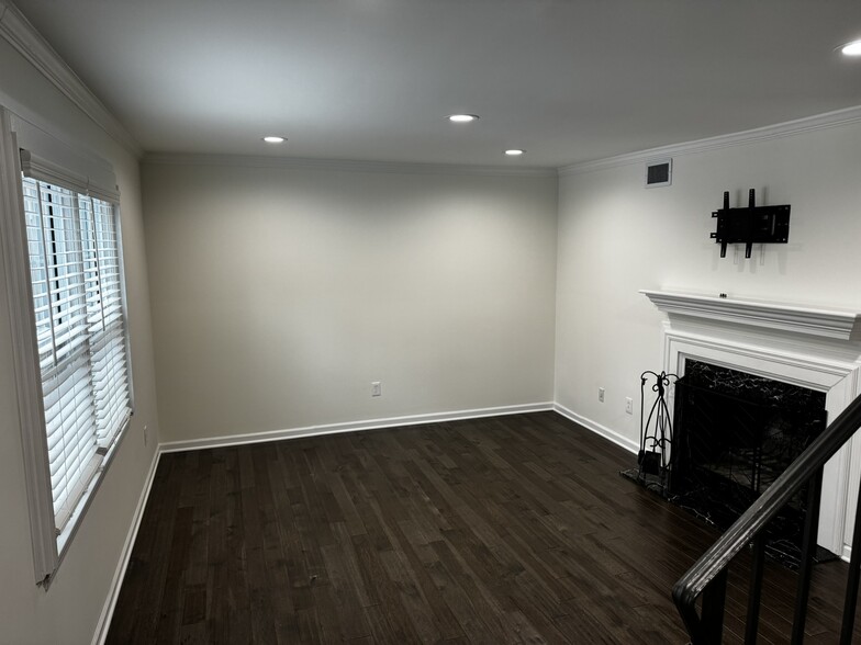 Building Photo - 157 Elysian Way NW