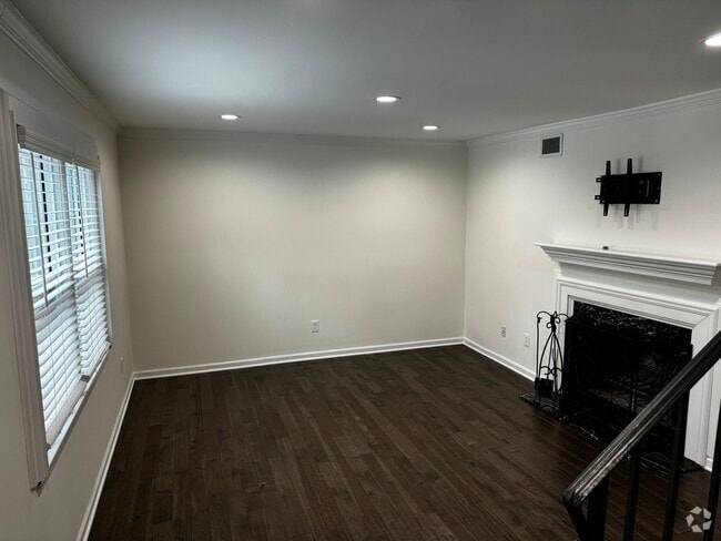 Building Photo - 157 Elysian Way NW