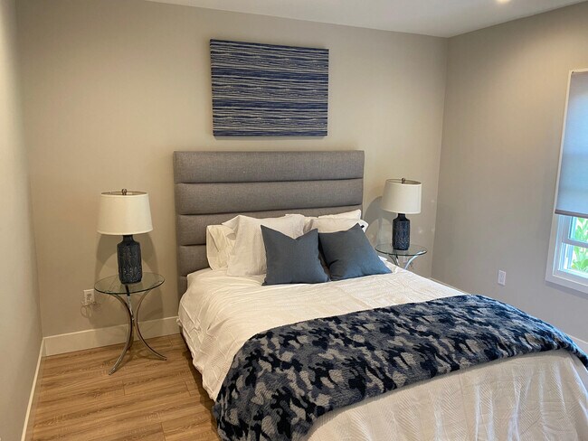 Guest Bedroom- Queen Bed - 662 Salem St