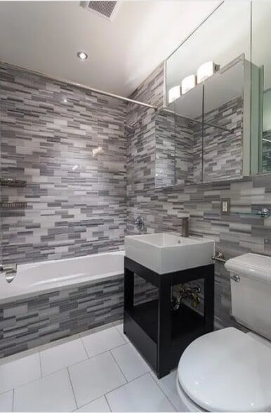 Building Photo - W. 128th St, 7th Ave