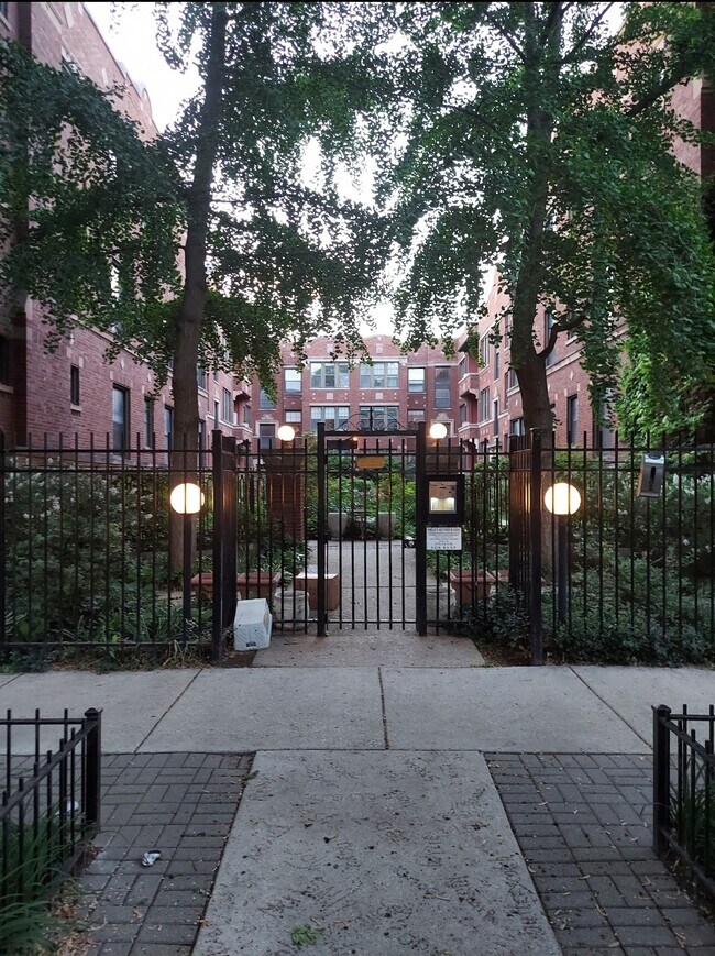 Building Photo - 1134 W Pratt Blvd