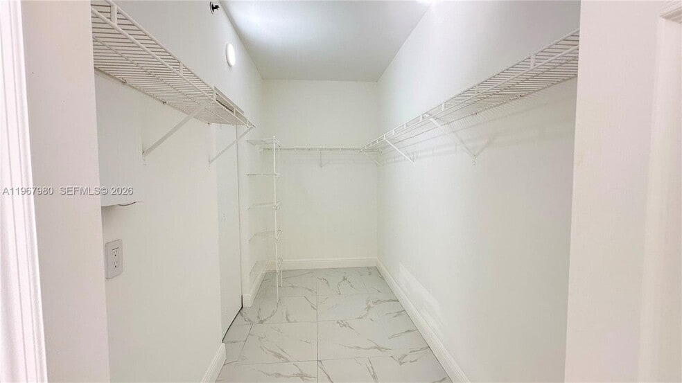 Building Photo - 3255 NE 184th St