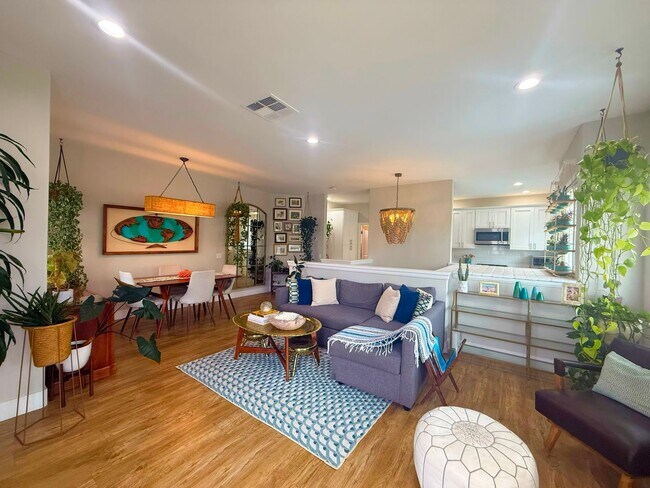 Building Photo - Stylish 3BR/2BA Coastal Home Just Blocks from the Beach
