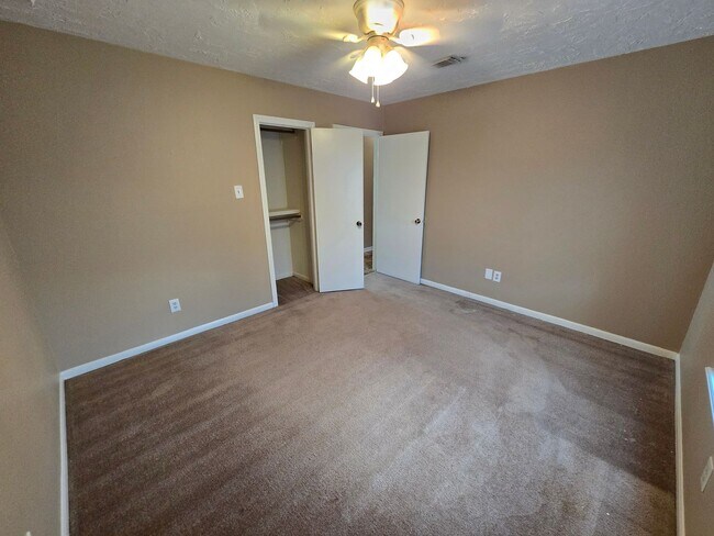 Building Photo - 3012 Adrienne Dr