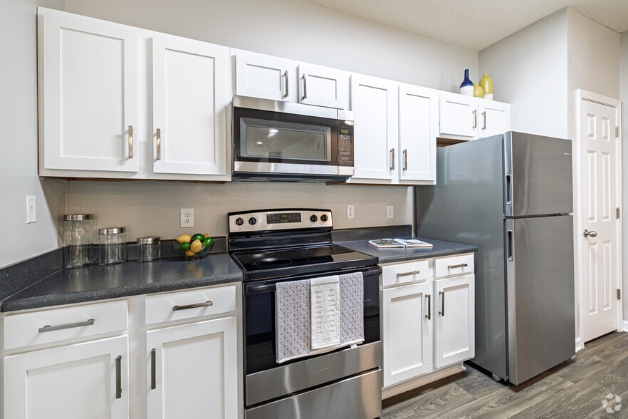 2BR 2BA 1,231 SF Redwood - Kitchen - Jasmine Cove