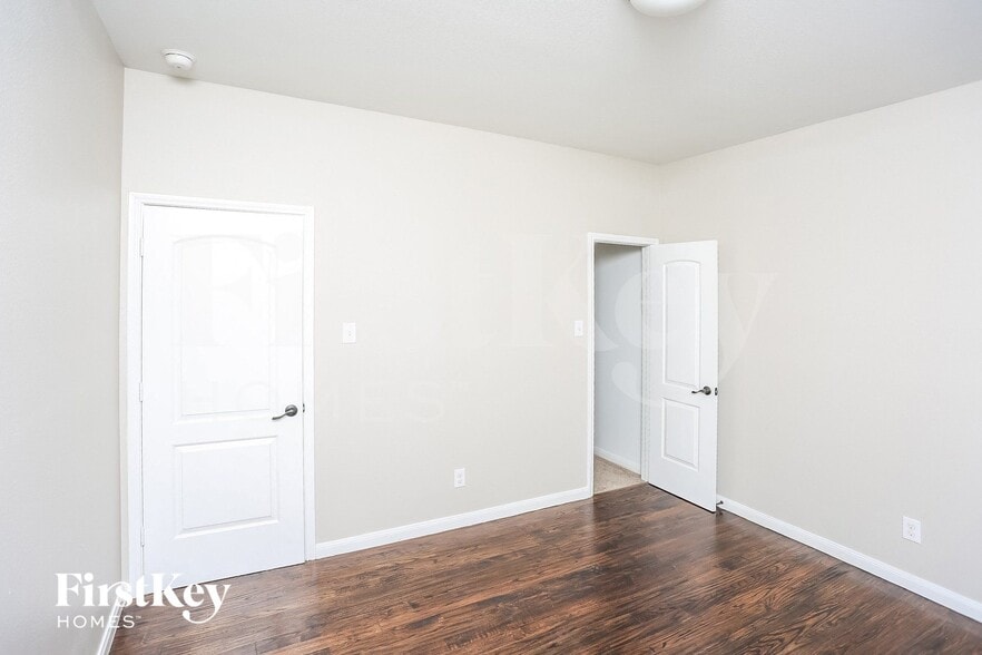 Building Photo - 202 Brook Ct