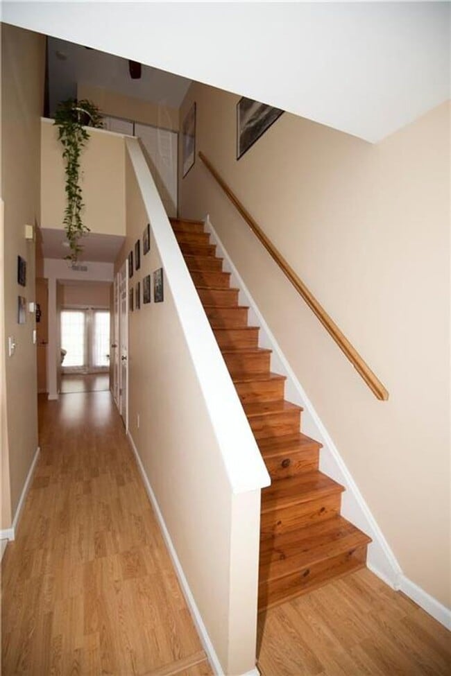 Building Photo - Condo in Bethlehem Township