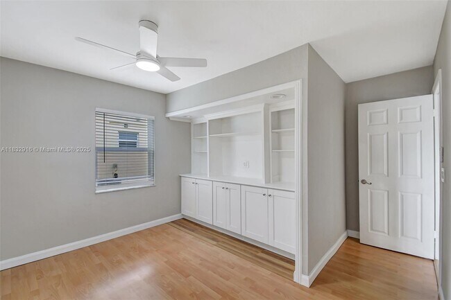 Building Photo - 320 NW 51st Ct