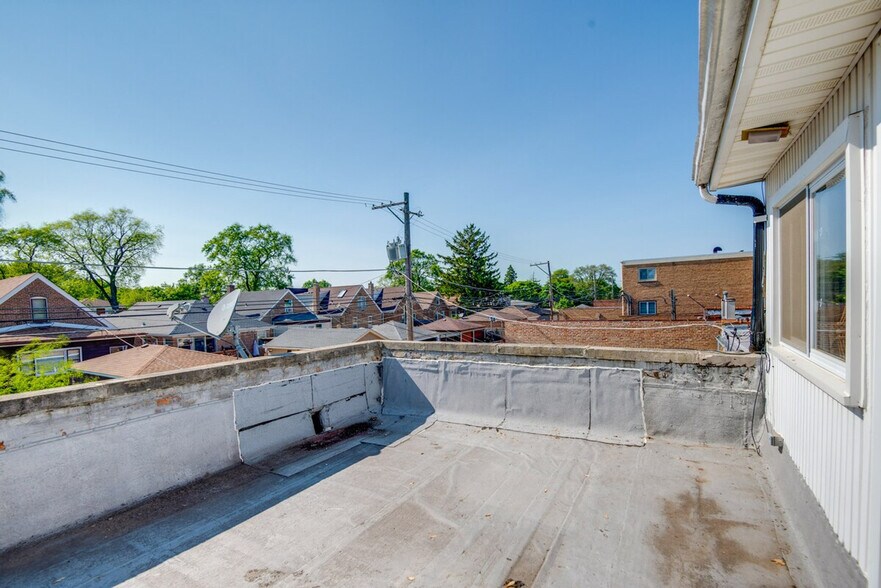 Building Photo - 8136 S Kedzie Ave
