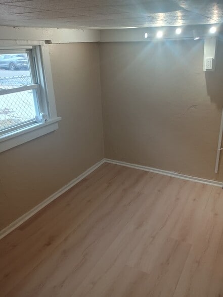 Building Photo - 321 Fisher Ave