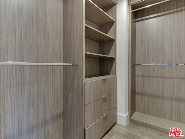 Building Photo - 4830 Pickford St