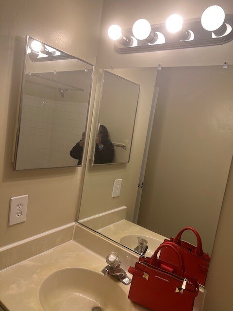 Building Photo - 14015 Vista Dr