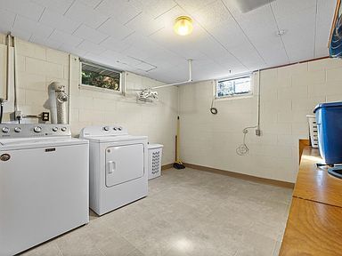 Building Photo - 3 bedroom, 2 bathroom 2,256 sqft home in a quiet Spearfish neighborhood!