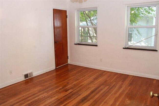 Building Photo - 1813 Brookline Ave