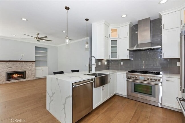 Building Photo - 2446 Cll Bienvenida