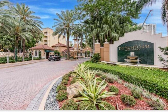 Building Photo - 19601 E Country Club Dr