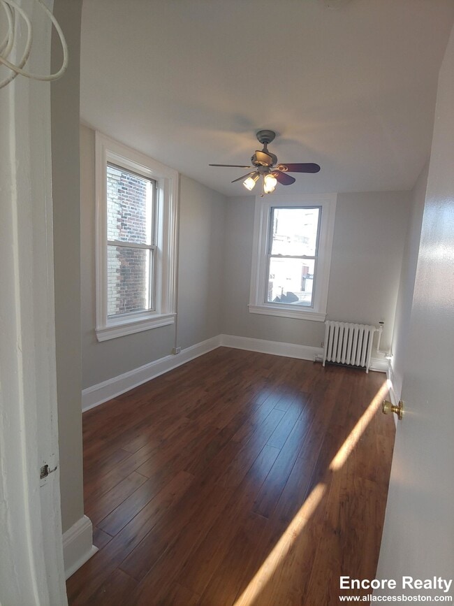 Building Photo - 224 Hanover St