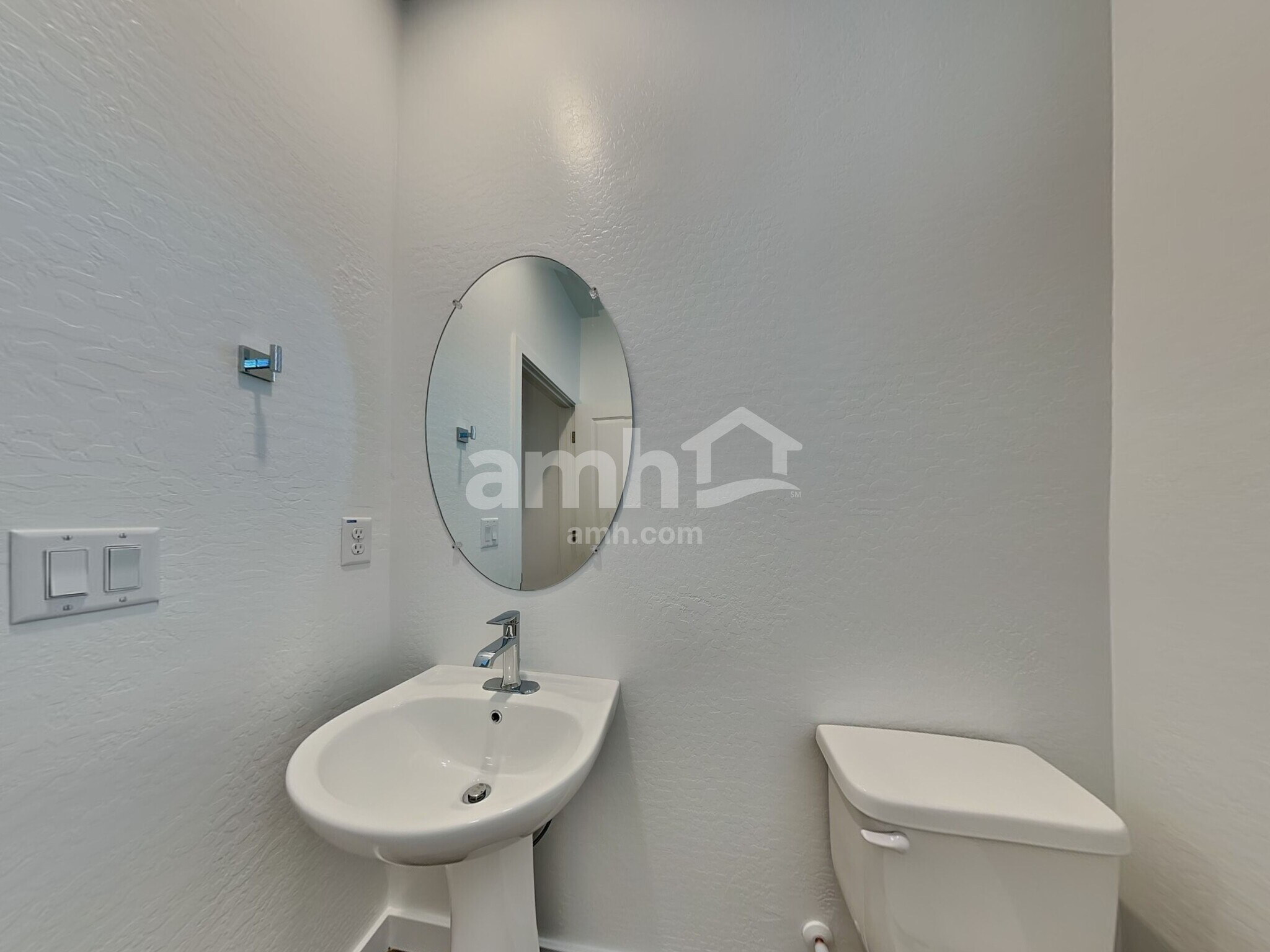 Building Photo - 20177 W Thomas Rd