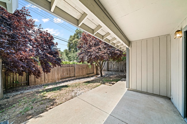 Building Photo - 7456 Santa Susana Way