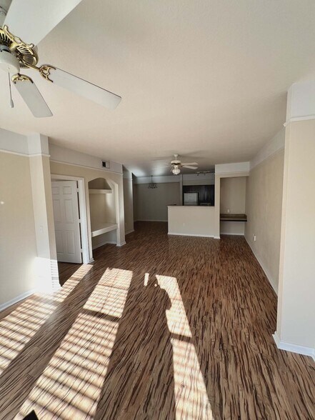 Building Photo - 2801 Chancellorsville Dr