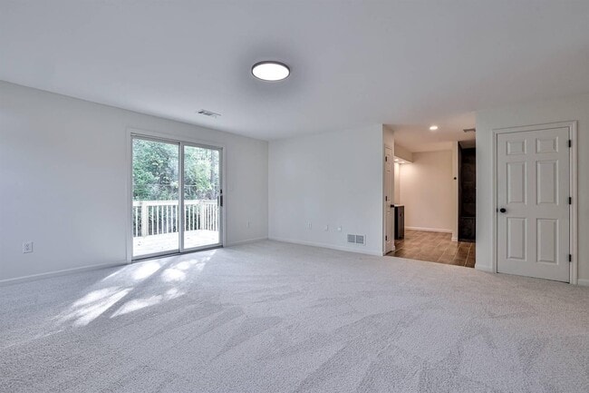 Building Photo - 252 Linden Ave