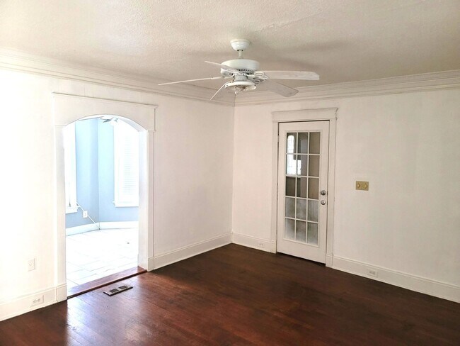 Building Photo - 1 Bed 1 Bath utilities included!