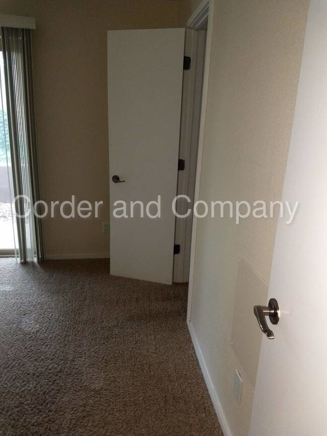 Building Photo - Available Now ! At The Pointe Condominiums