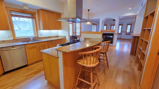 Building Photo - Beautiful Corner Unit Condo in Downtown Coeur d'Alene