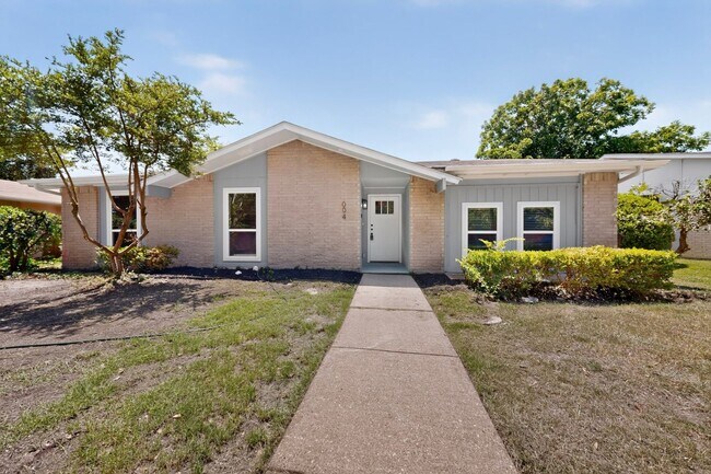 Building Photo - Plano Gem Ready To Be Your Home