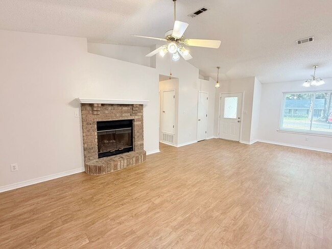 Building Photo - Charming 3-Bedroom Brick Home