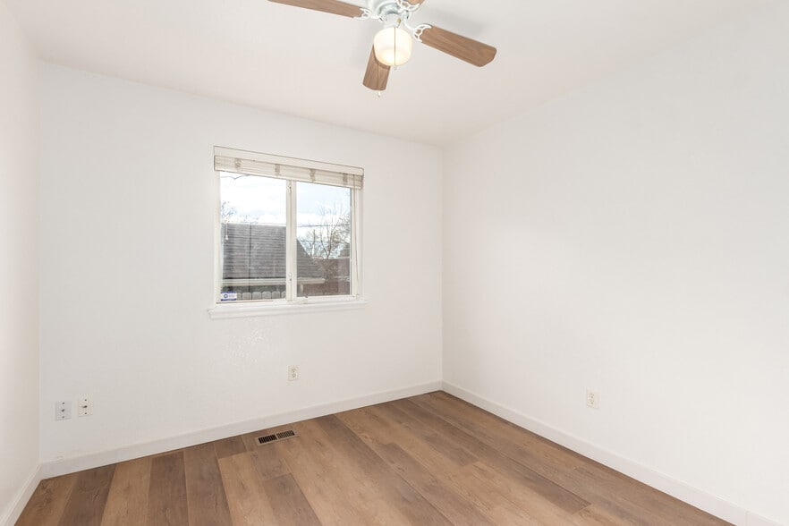 Guest room #1 - 3249 N Madison St