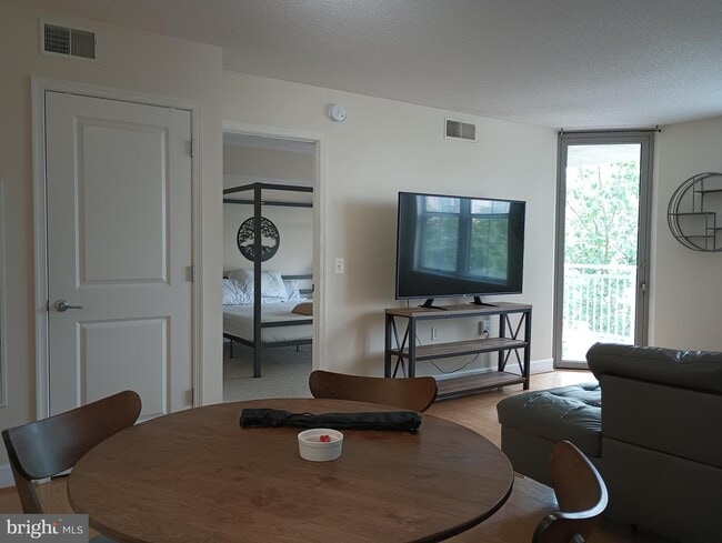 Building Photo - 11800 Sunset Hills Rd