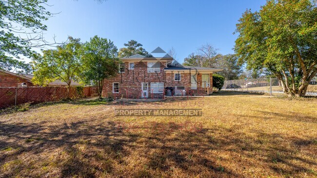 Building Photo - 386 Victory Dr