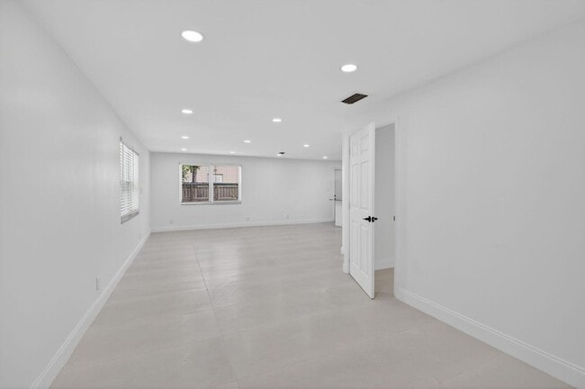 Building Photo - 2630 SW 49th Ct