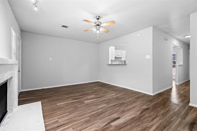 Building Photo - 1806 River Crossing Cir